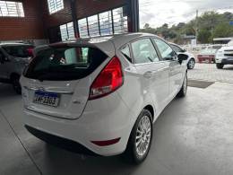 FORD - FIESTA - 2014/2015 - Branca - R$ 50.000,00