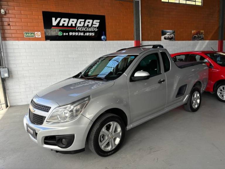 CHEVROLET - MONTANA - 2017/2018 - Prata - R$ 50.000,00