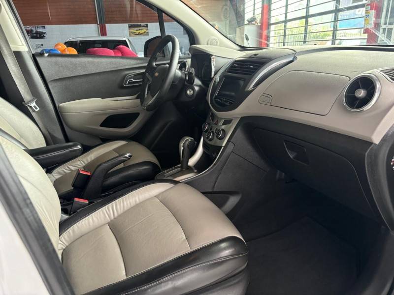 CHEVROLET - TRACKER - 2013/2014 - Branca - R$ 73.000,00
