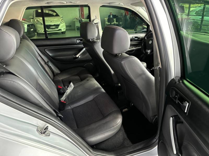 VOLKSWAGEN - GOLF - 2011/2011 - Prata - R$ 50.000,00
