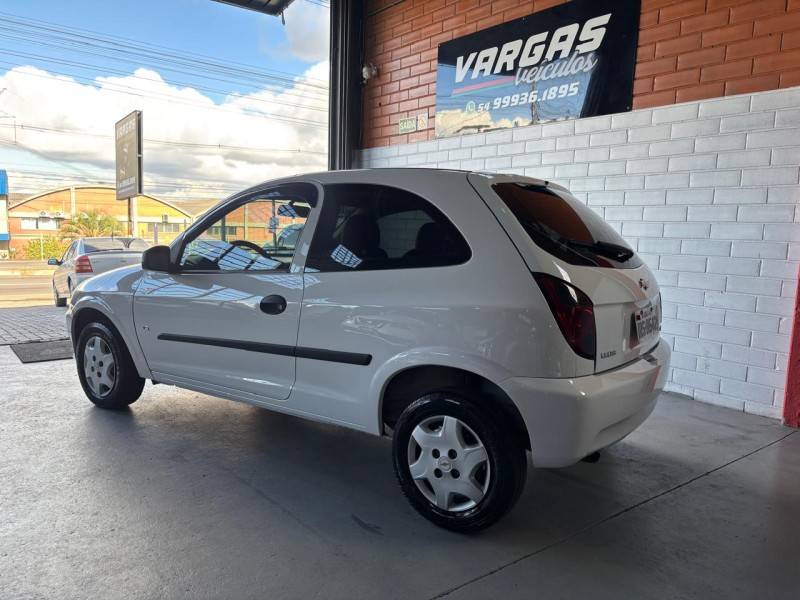 CHEVROLET - CELTA - 2011/2012 - Branca - R$ 26.000,00