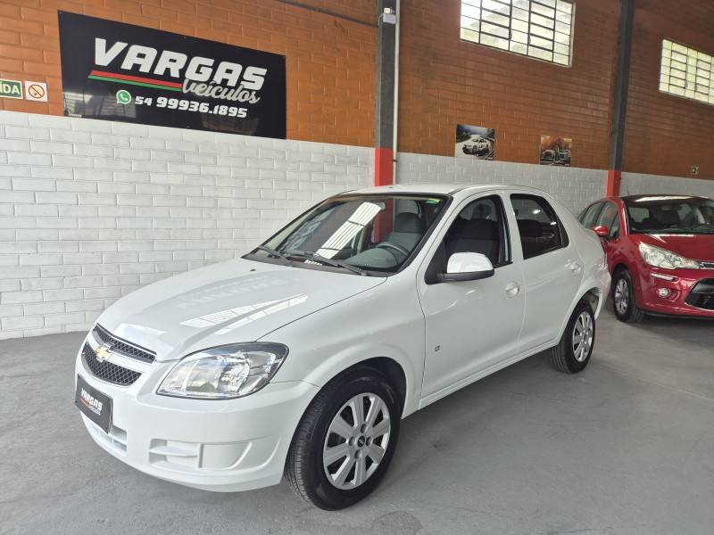 CHEVROLET - PRISMA - 2011/2012 - Branca - R$ 32.000,00