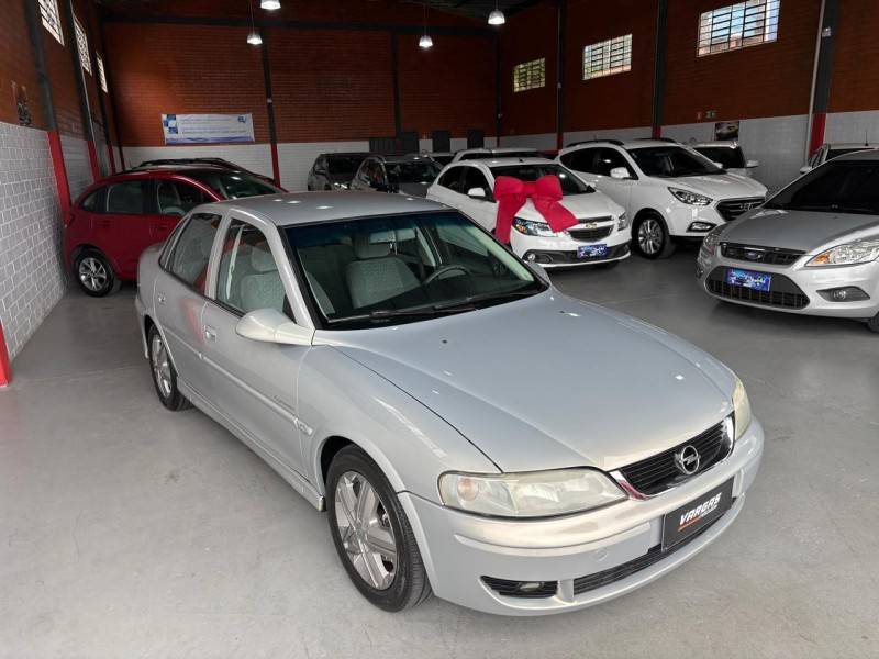 CHEVROLET - VECTRA - 2005/2005 - Prata - R$ 32.900,00