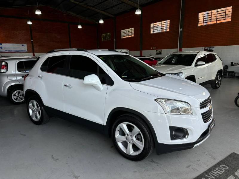CHEVROLET - TRACKER - 2015/2015 - Branca - R$ 69.000,00
